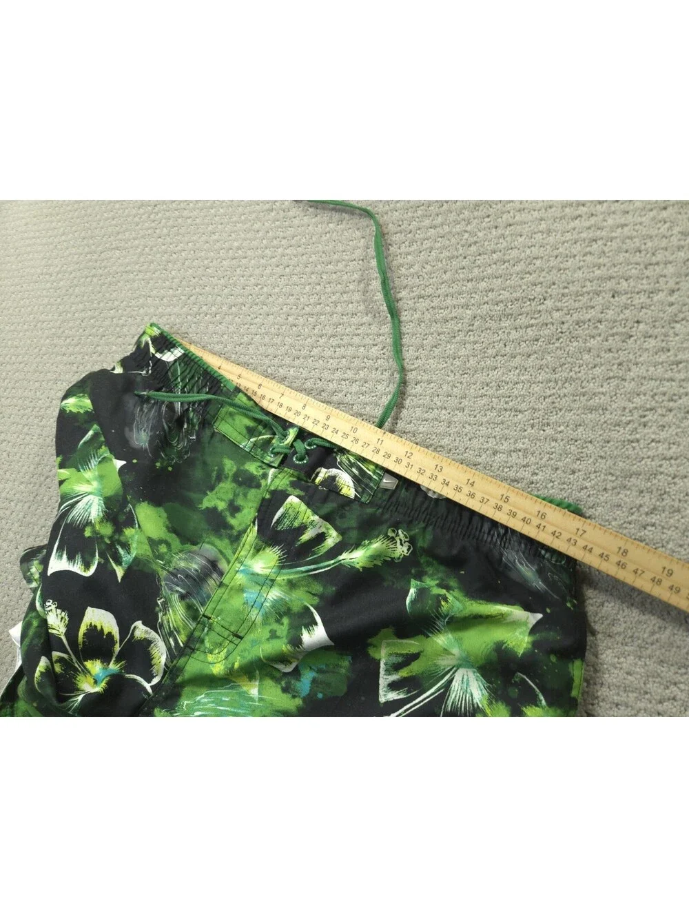 Nike Swim Trunks Mens XL Green Hibiscus Floral Tropical Board Shorts NWT